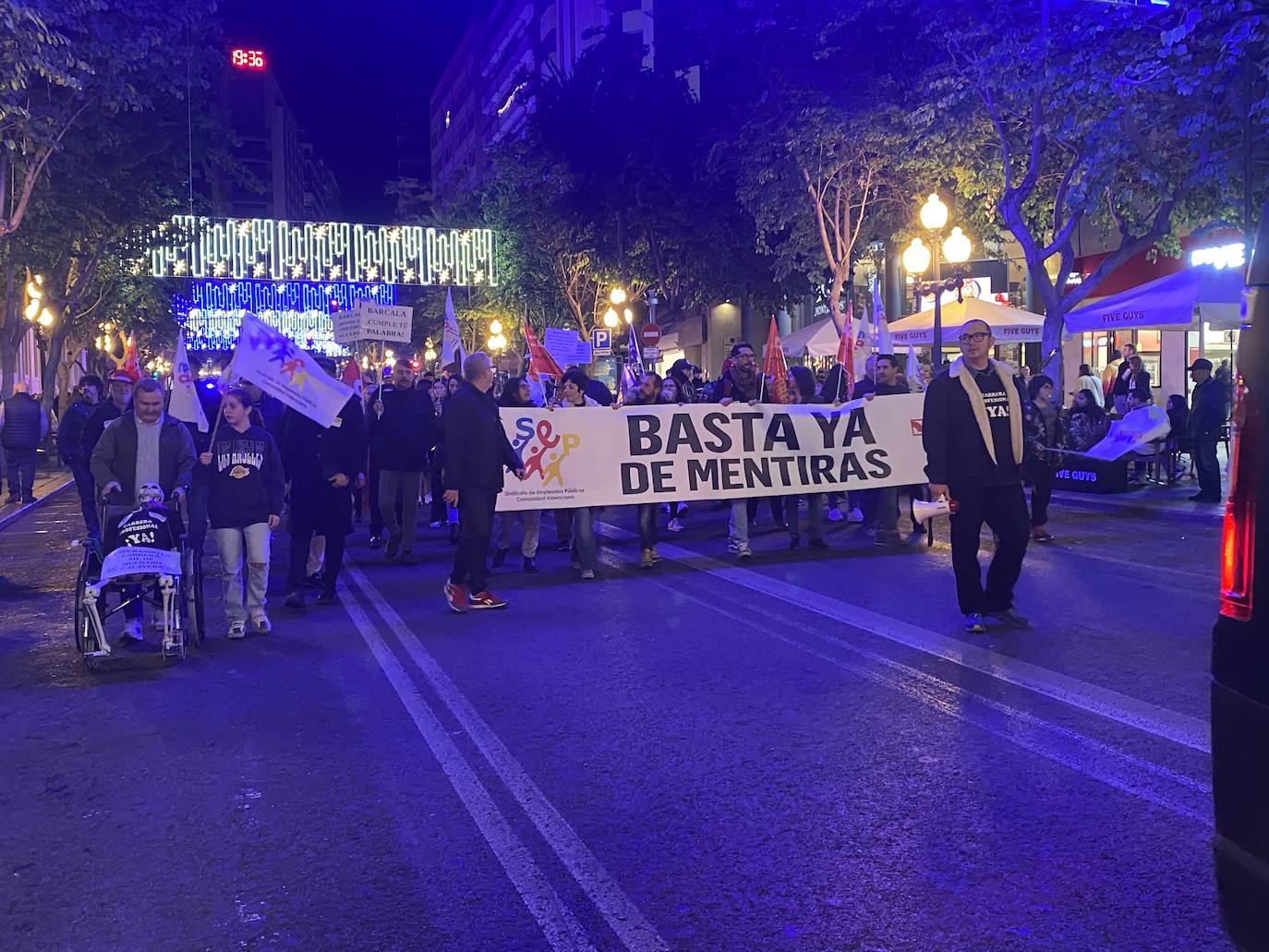 Manifestación de funcionarios contra el acuerdo en la carrera profesional.