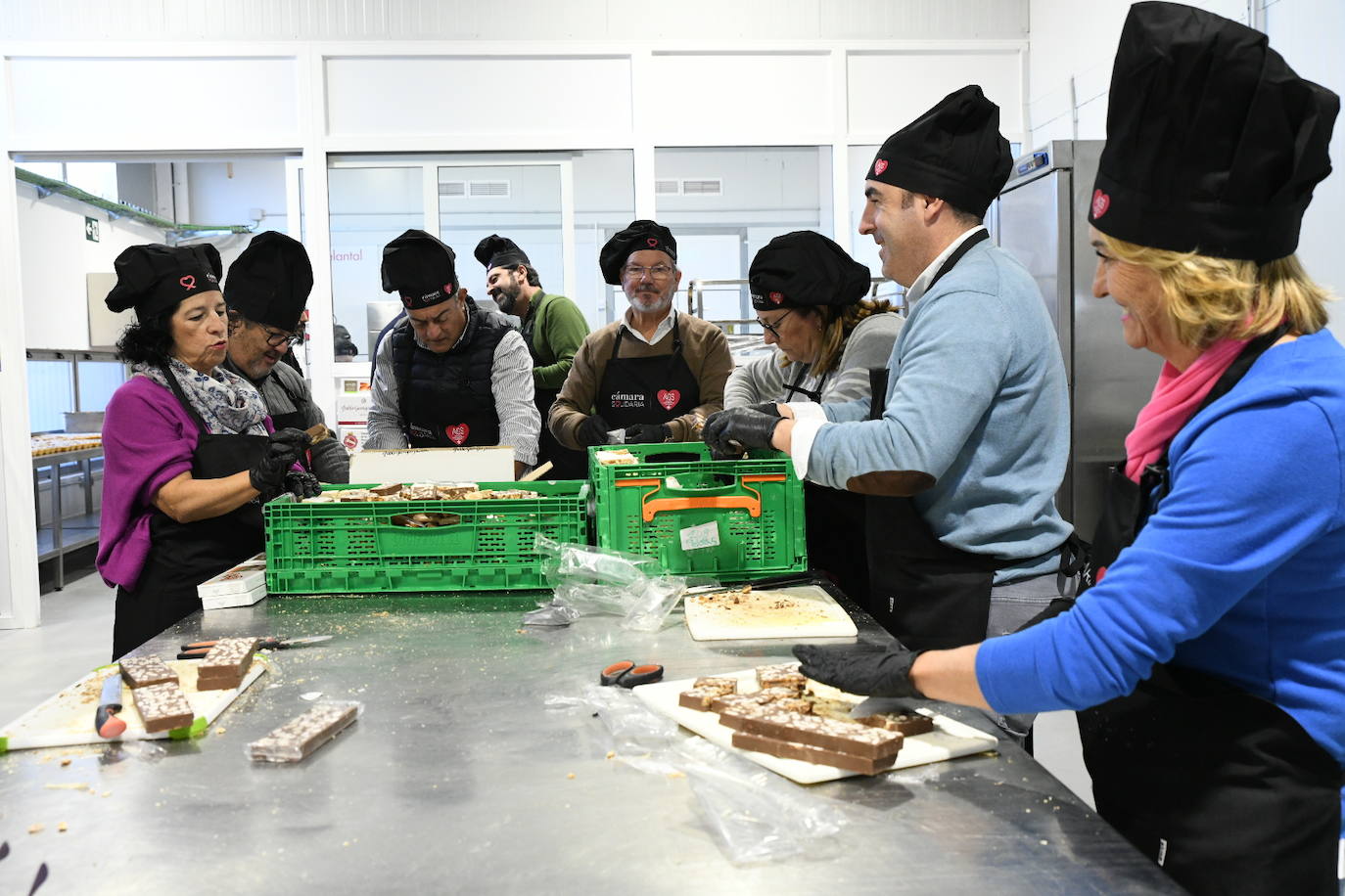 Los grandes chef dan el toque al cocido solidario de AGS