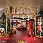 Las Navidades llegan a El Corte Inglés de Alicante cargadas de premios, juguetes y talleres para toda la familia