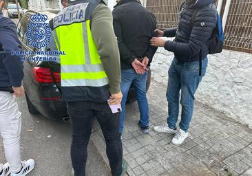 Desarticulan una banda que engañaba a ancianos haciéndose pasar por revisores de la luz