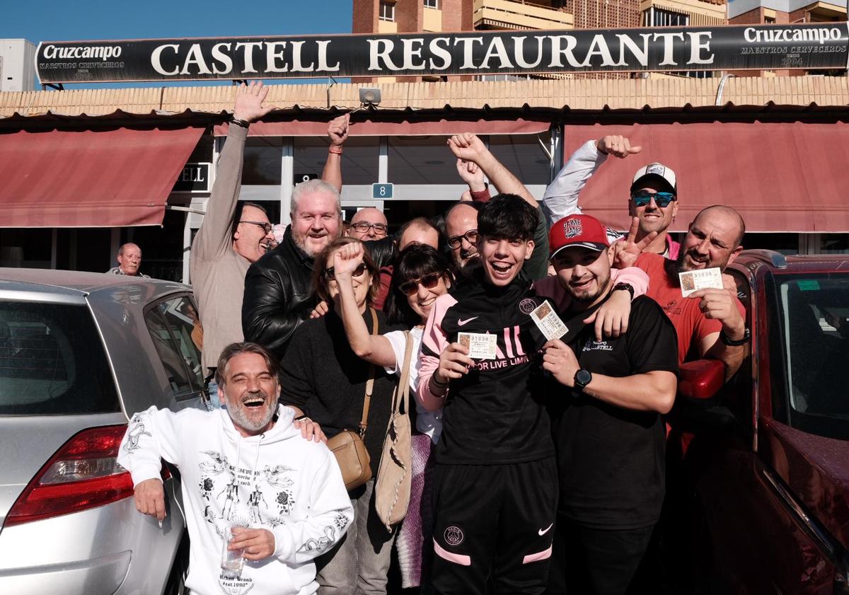 Imagen principal - El restaurante Castell celebra el tercer premio de la Lotería.