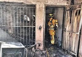 La planta baja afectada por las llamas.