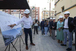 Carlos Mazón en las obras de rehabilitación de un edificio de Alicante.