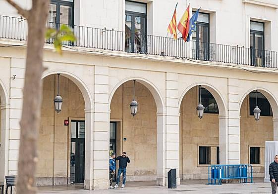 Entrada de la Audiencia Provincial de Alicante