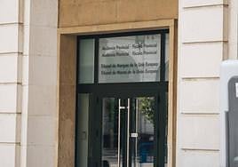 Entrada de la Audiencia Provincial de Alicante.