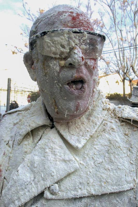 &#039;Els enfarinats&#039; vuelven a sembrar el caos en Ibi