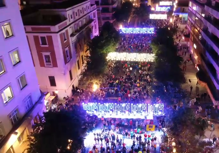 Imágenes a vista de pájaro de la San Silvestre de Alicante.