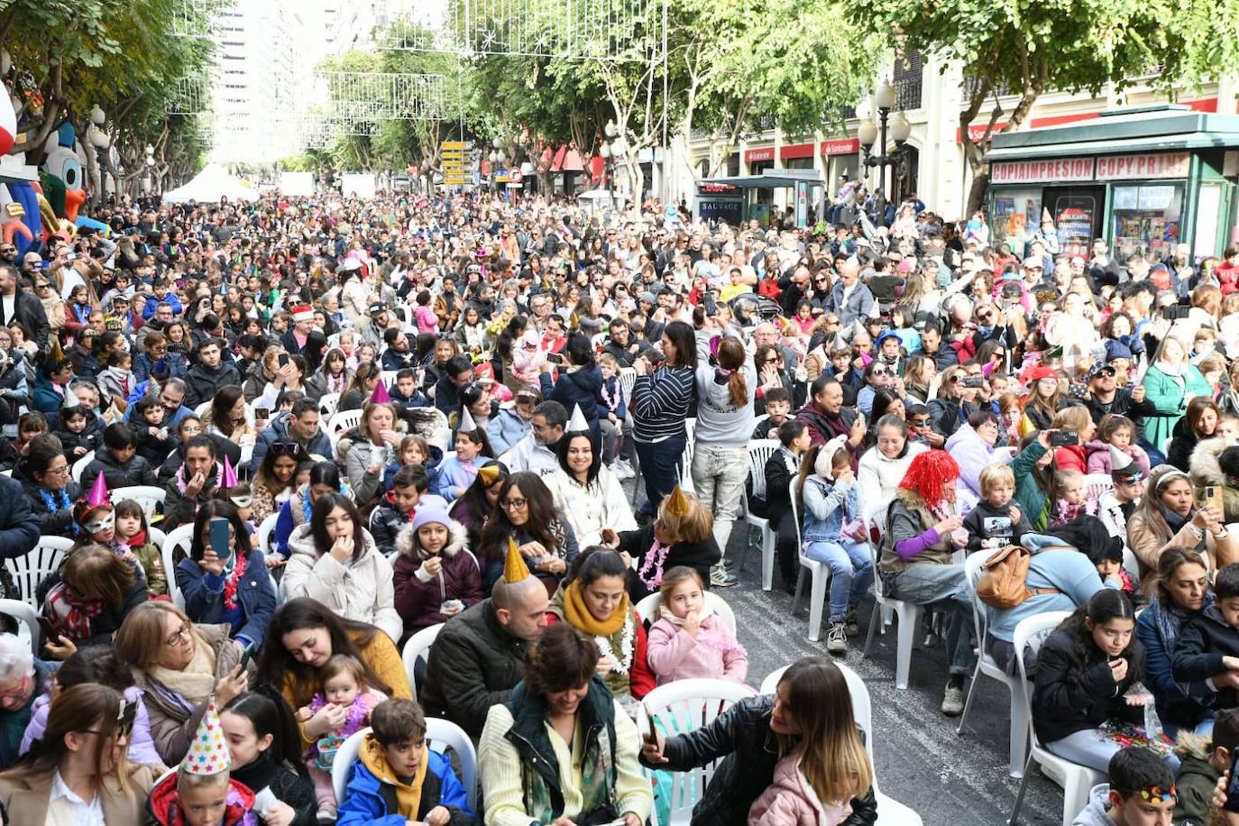 La cuenta atrás hacia 2024 llena la Rambla de Alicante
