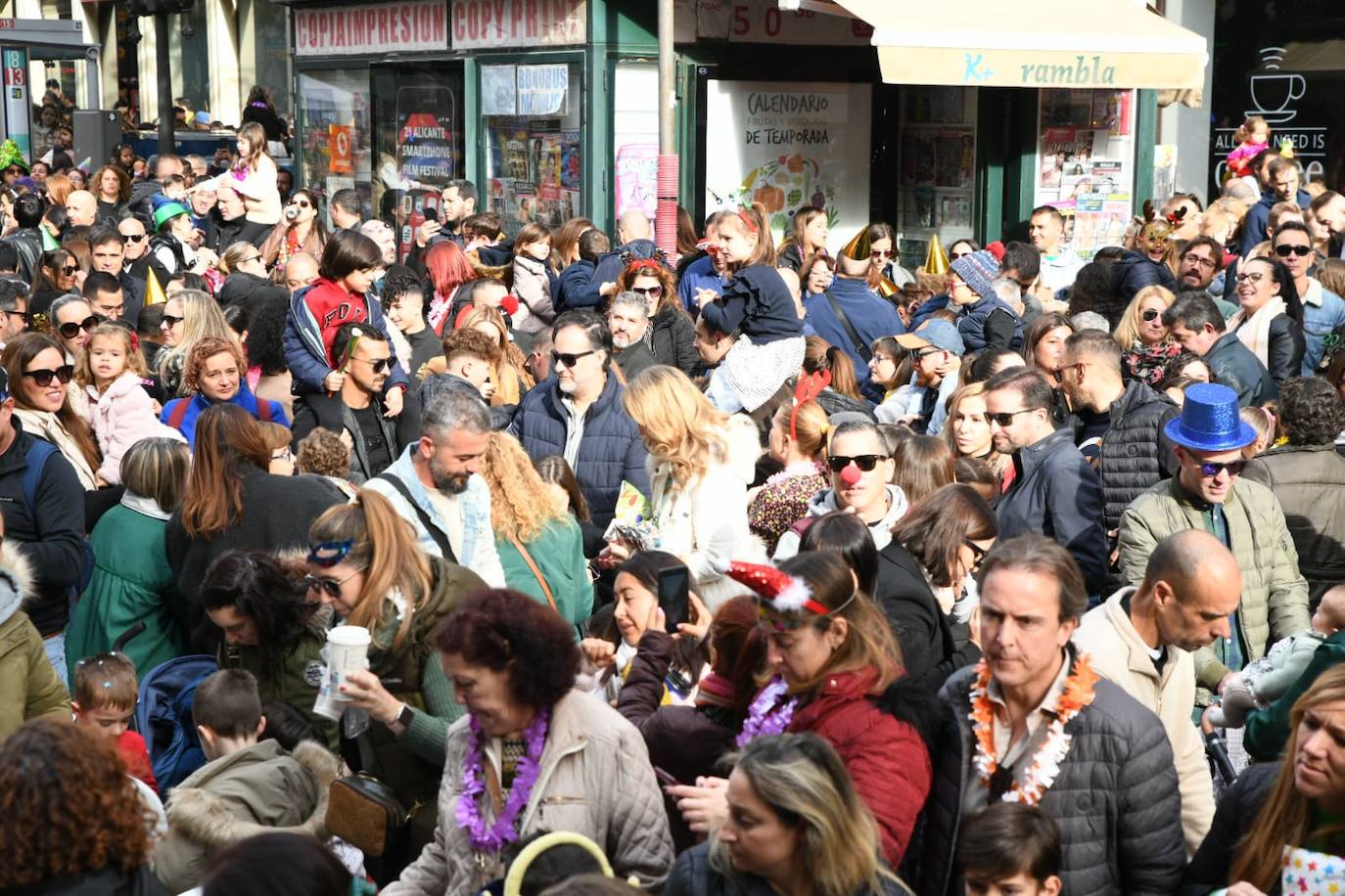 La cuenta atrás hacia 2024 llena la Rambla de Alicante