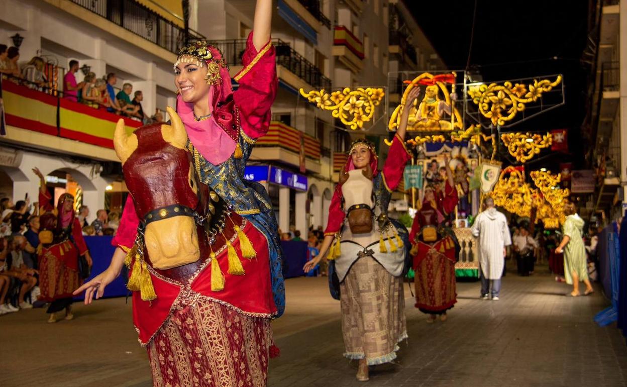 Uno de los bailes y vestuarios que se verá en la Cabalgata de Reyes de Alicante.