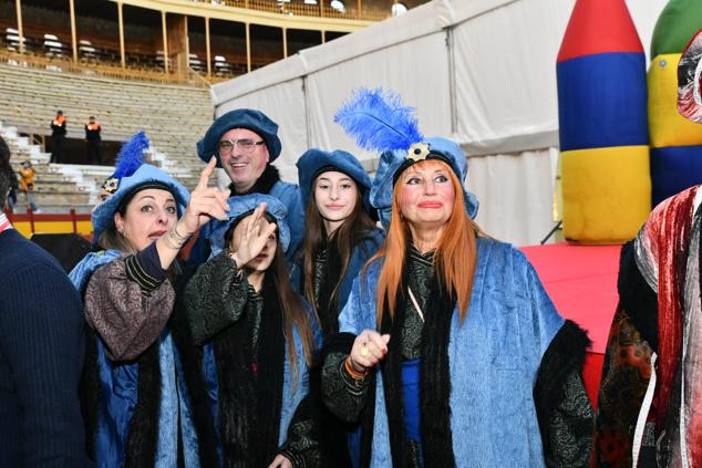 Los pajes reales llegan a la plaza de Toros