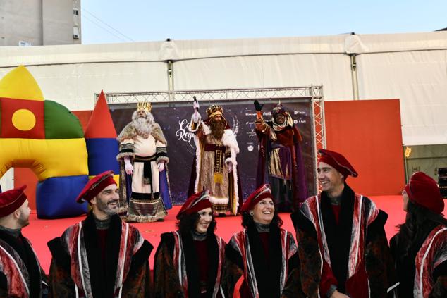 Pajes y Reyes Magos en la plaza de Toros