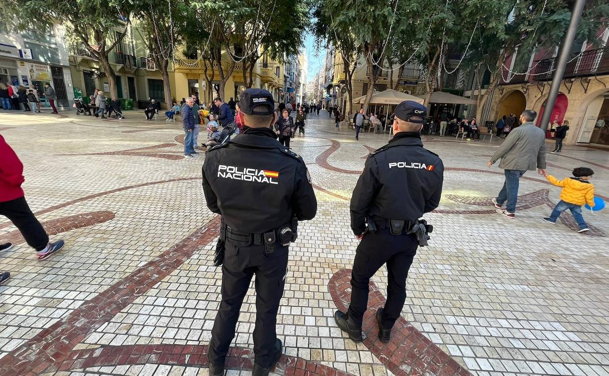 Patrulla de la Policía Nacional en Elche. 