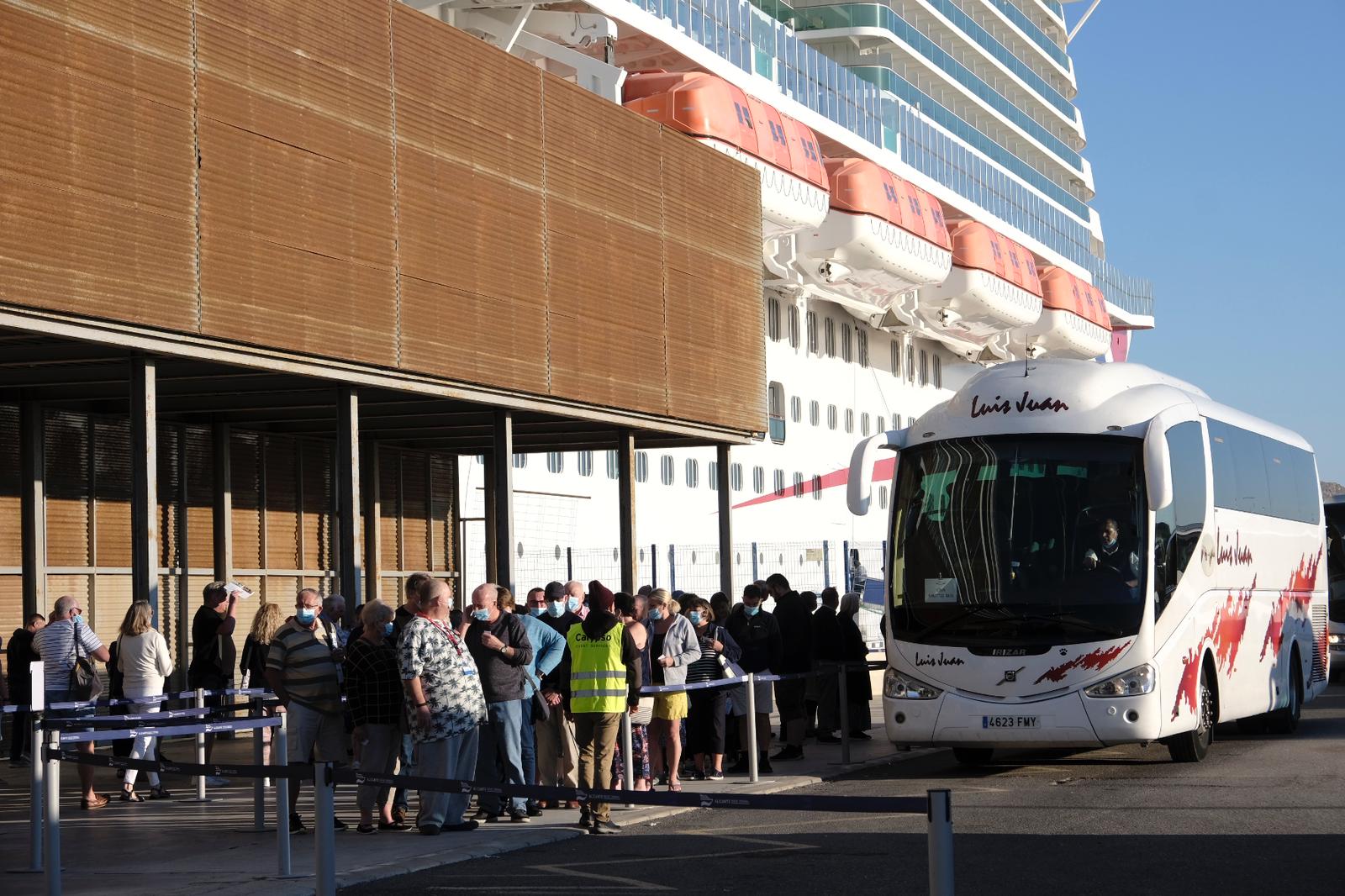 Fotos: El crucero &#039;Iona&#039; atraca en Alicante con 4.000 turistas