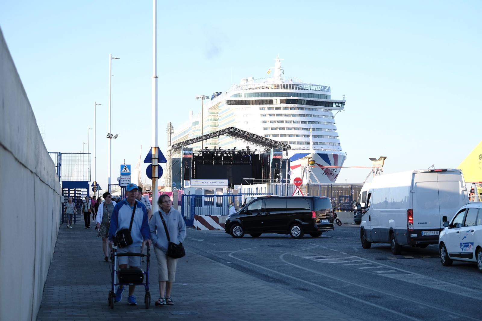Fotos: El crucero &#039;Iona&#039; atraca en Alicante con 4.000 turistas