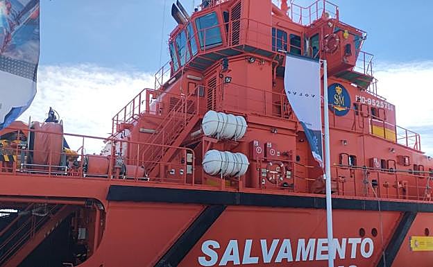 Buque de Salvamento Marítimo expuesto en el puerto de Alicante