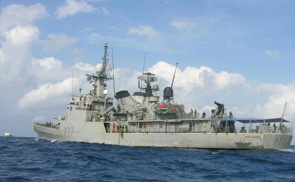 El patrullero «Infanta Cristina» navegando