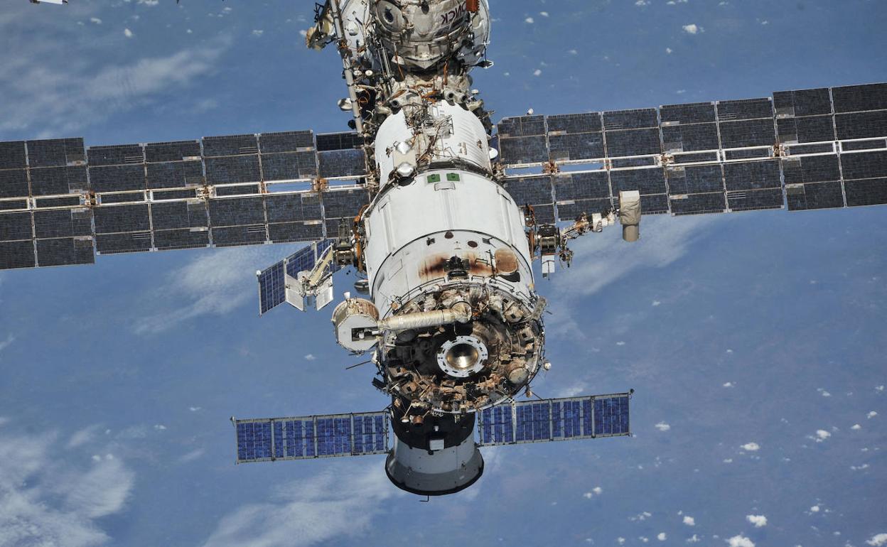La cápsula Soyuz atracada en la Estación Espacial Internacional.