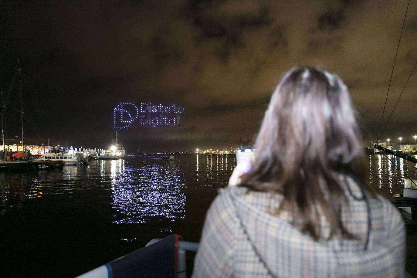 Ocean Race | Unos 200 drones iluminan el cielo alicantino
