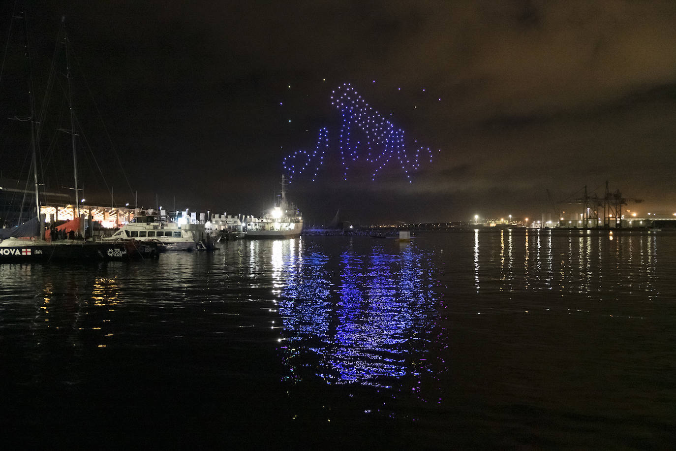 Ocean Race | Unos 200 drones iluminan el cielo alicantino