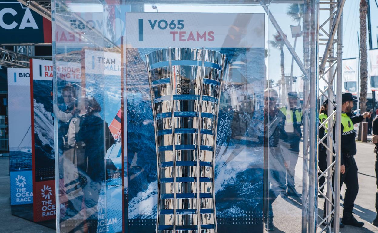 Trofeo de la competición expuesto en el Ocean Live Park