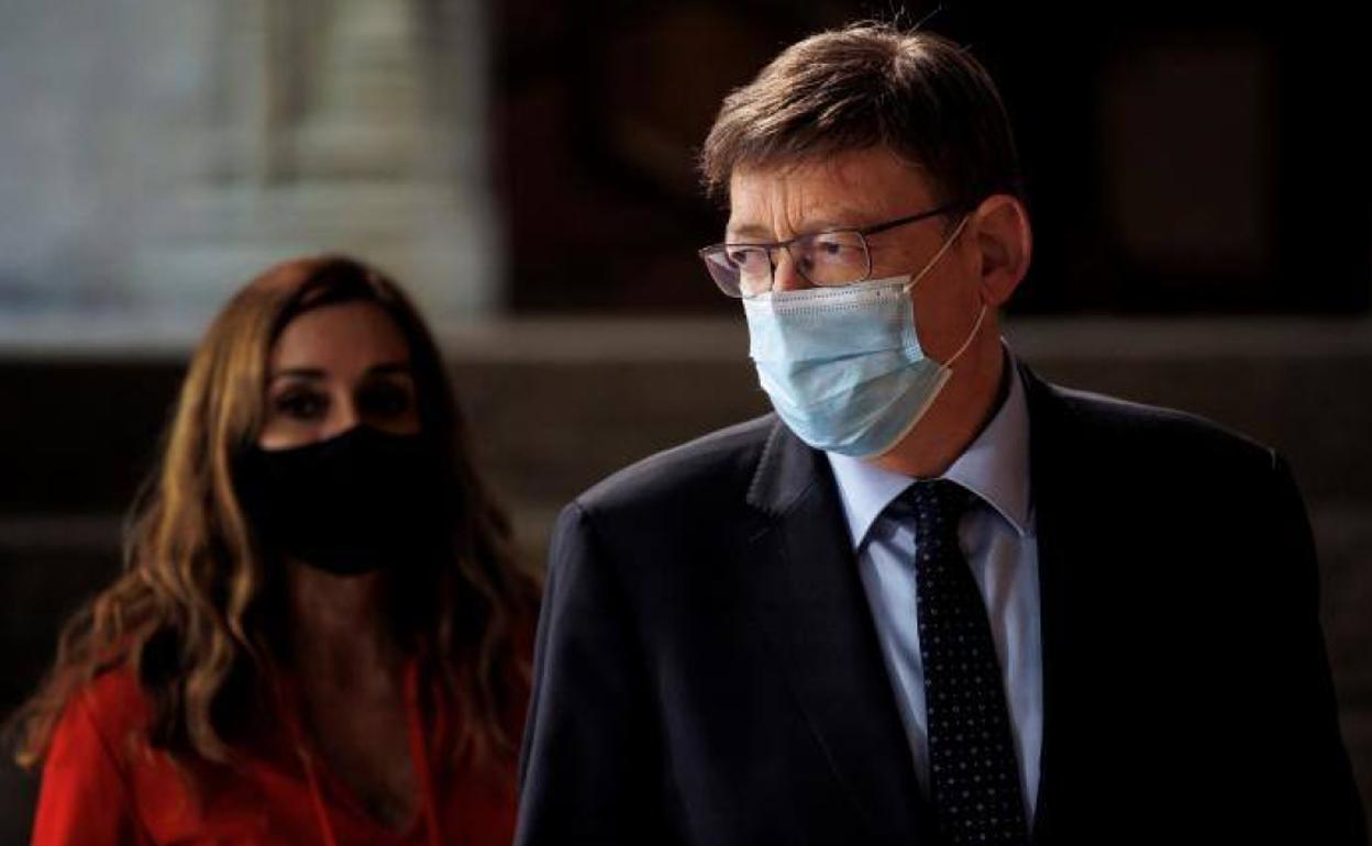 La consellera de Agricultura, Isaura Navarro, detrás del presidente de la Generalitat, Ximo Puig.