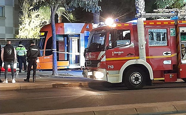 Los bomberos han recibido el aviso alrededor de las 19.30 h 