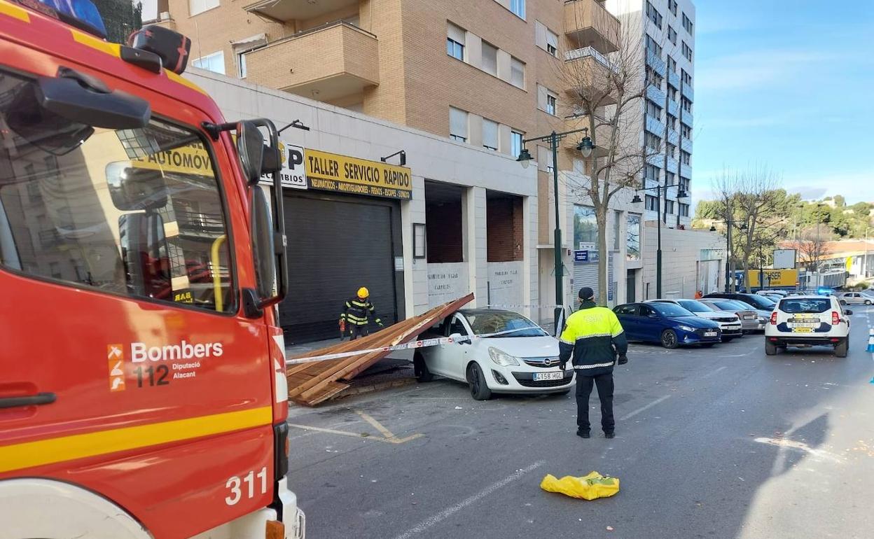 Dispositivo especial desplegado en Alcoi para resolver las incidencias del viento