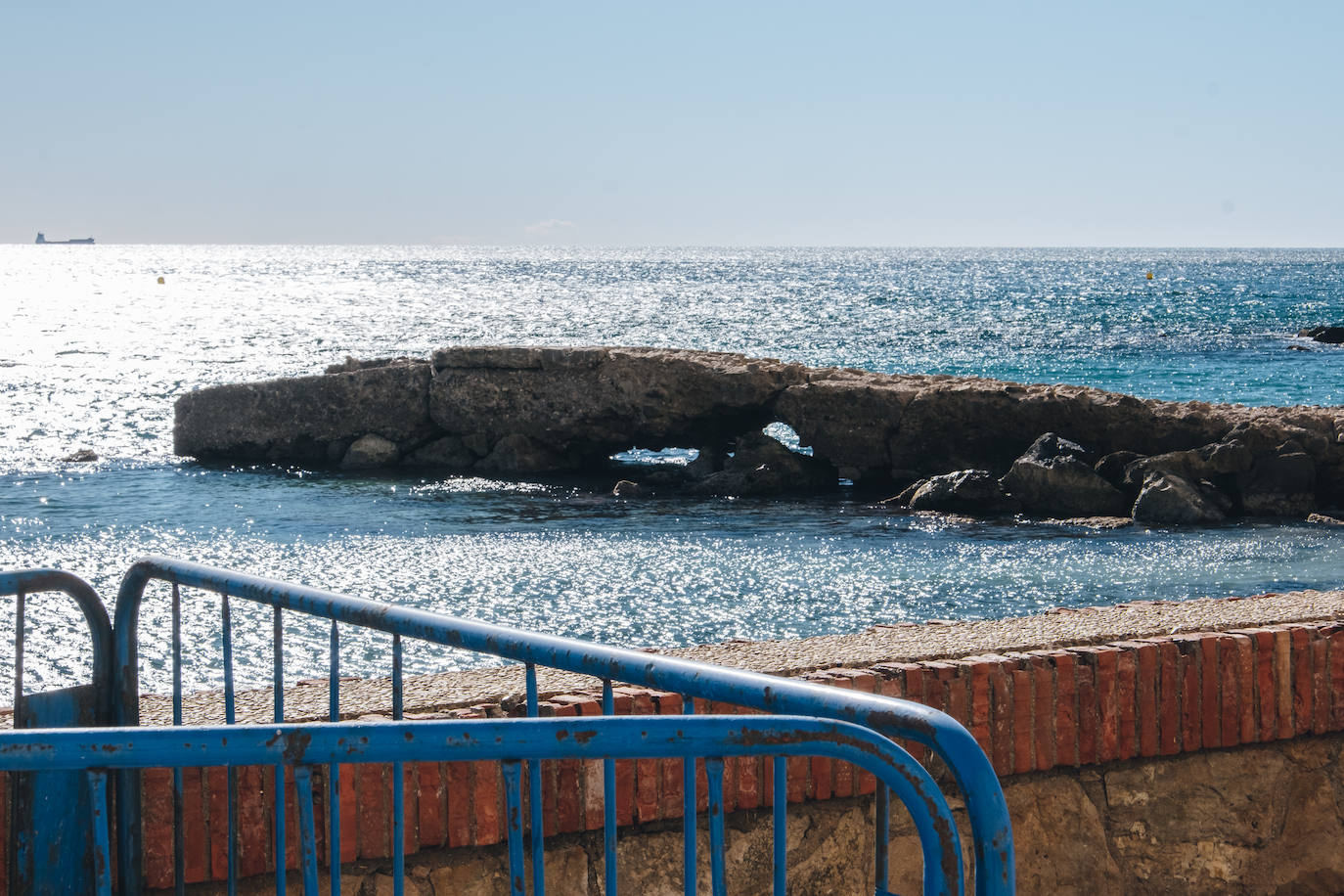 Los vecinos reclaman reparar los espigones que protegen la playa. 