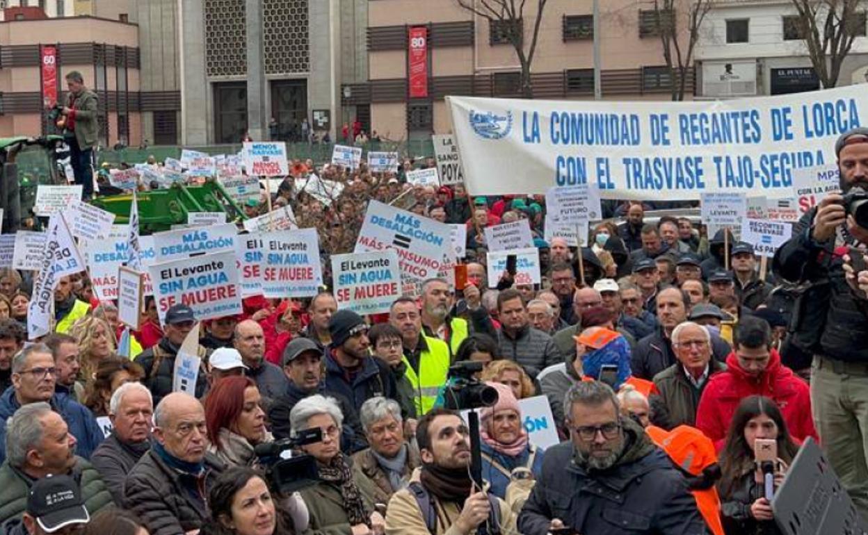 Protesta de los agricultores en Madrid en defensa del Tajo-Segura.