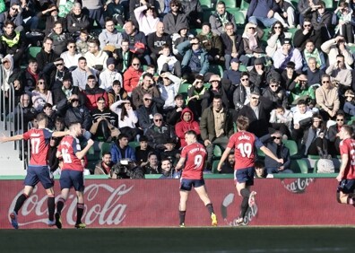 Imagen secundaria 1 - Imágenes del empate esta tarde de Elche y Osasuna en el Martínez Valero. 