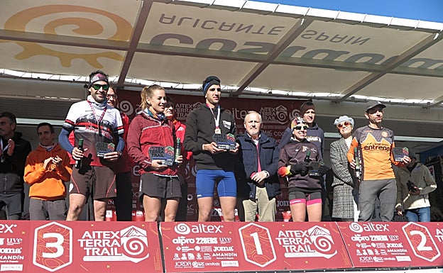 Imagen principal - Diferentes instantáneas en la línea de meta 