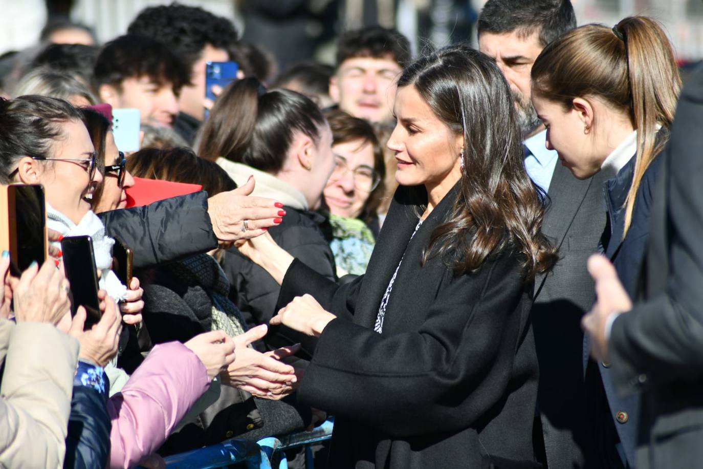 Fotos: La reina Letizia se muestra cercana en su visita a Petrer