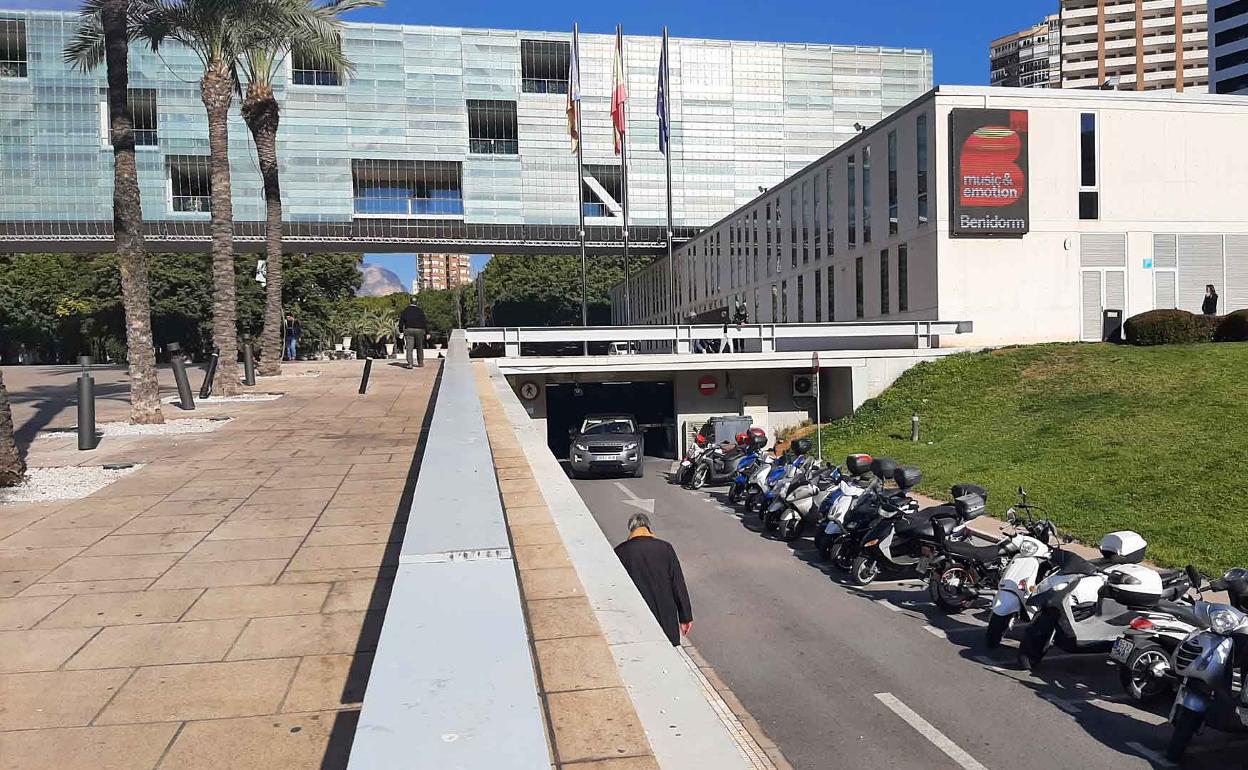 Imagen de la salida del aparcamiento de l'Aigüera de Benidorm