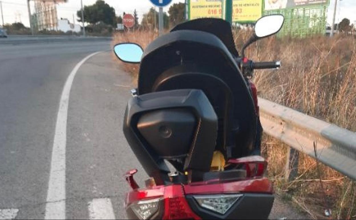 El ciclomotor hurtado en Elche tras la detención.