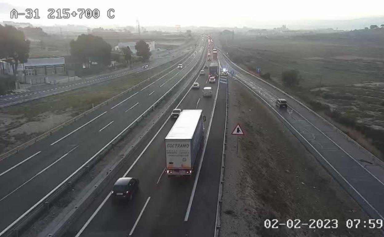 Coches amontonados en la A-31 