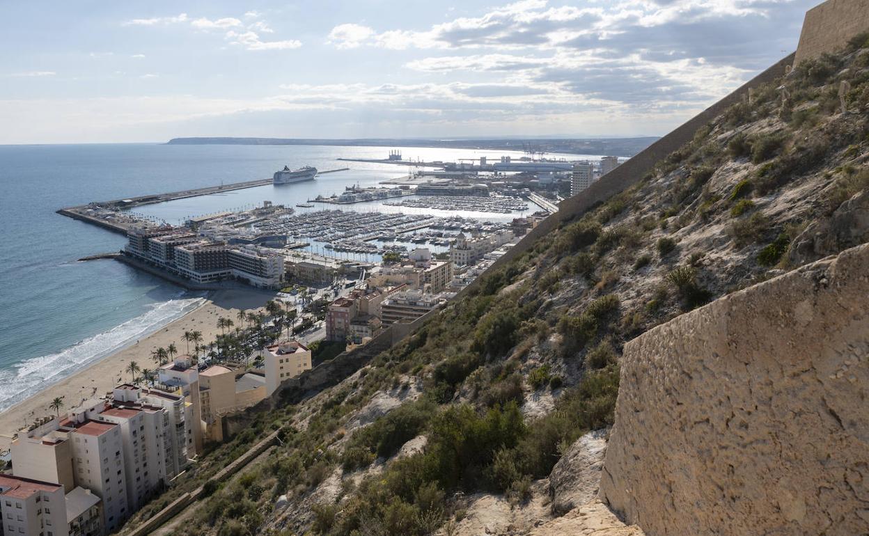 Vista de Alicante desde el Castillo de Santa Bárbara 