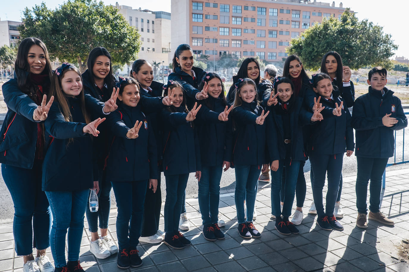 Fotos: La pólvora inunda el barrio de la Tómbola de Alicante con la segunda mascletà de las Hogueras