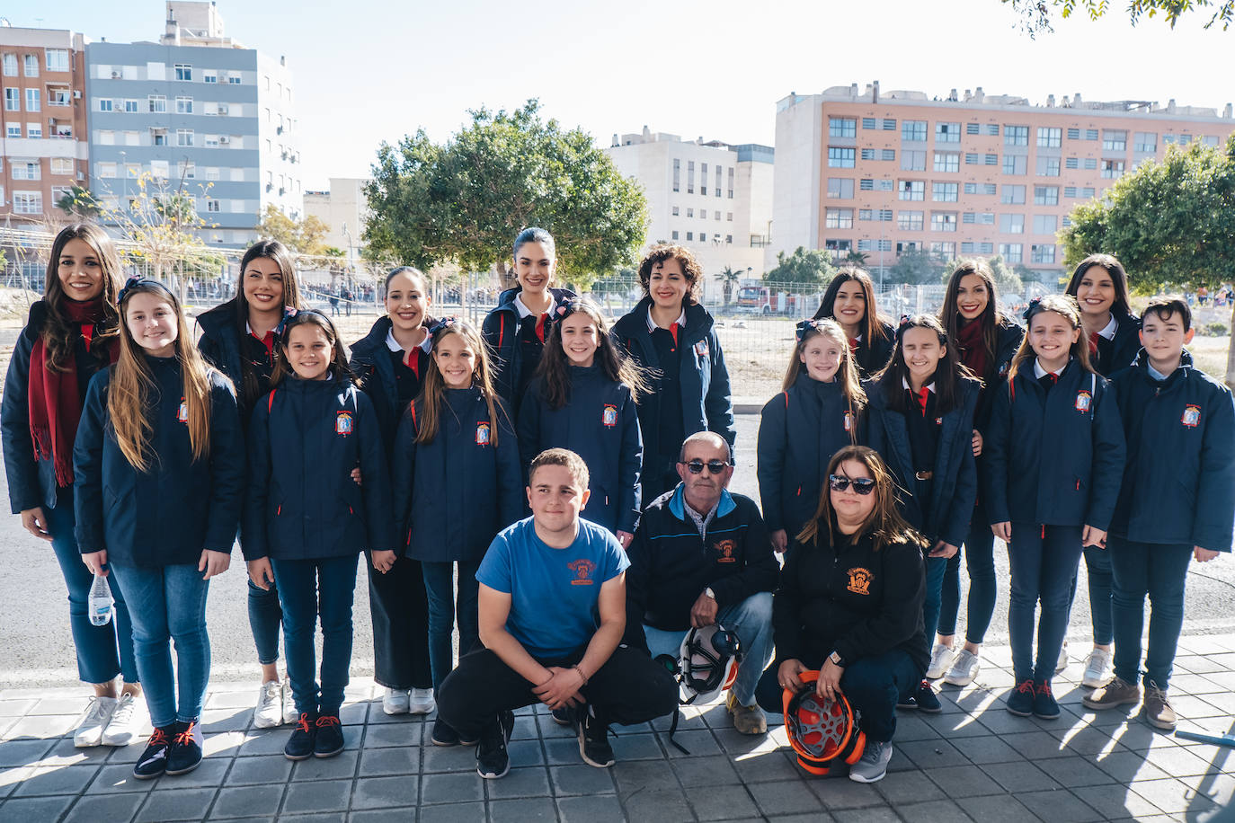 Fotos: La pólvora inunda el barrio de la Tómbola de Alicante con la segunda mascletà de las Hogueras