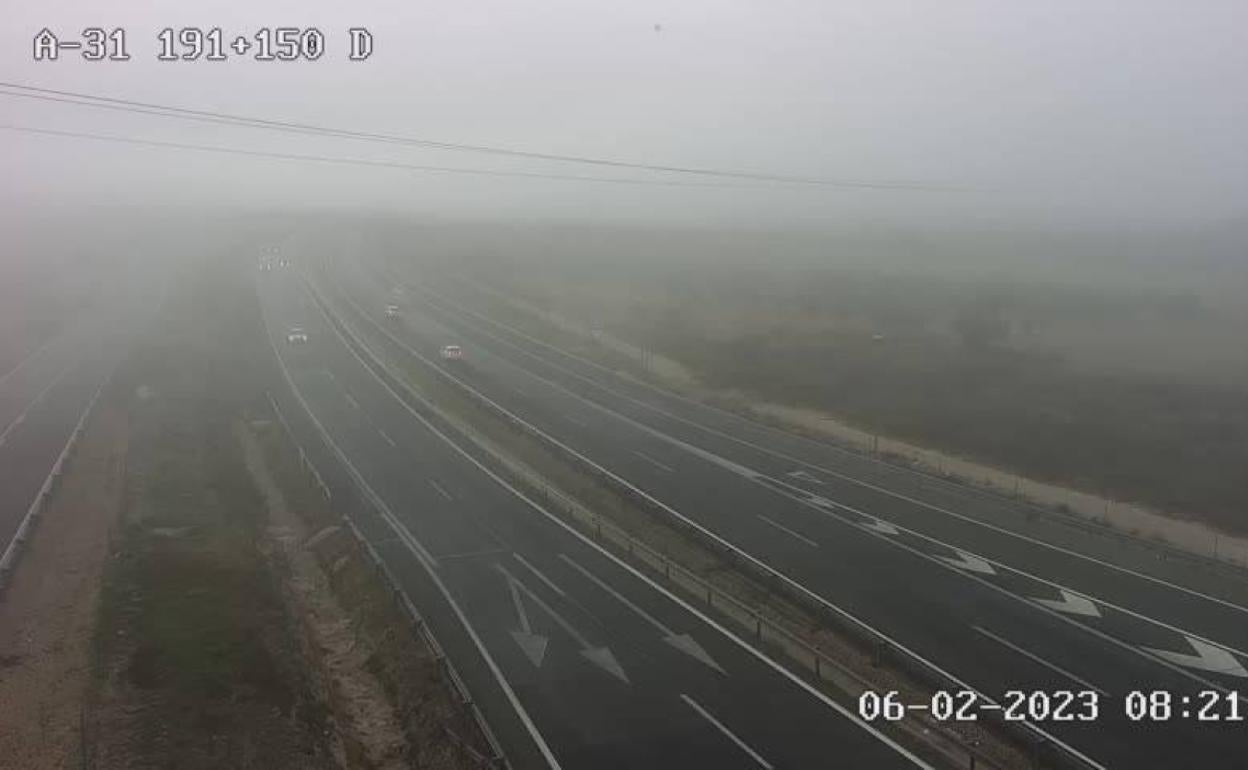 Niebla que cubre la visibilidad de la A-31 