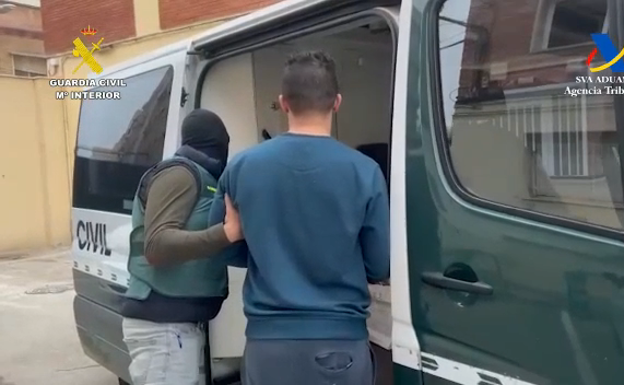 Puerto de Alicante | Interceptan 560 kilos de hachís oculto en un contenedor de ropa usada que viajaba destino Alicante