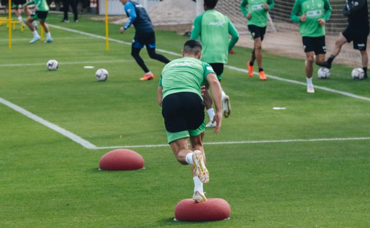 Imagen de un entrenamiento del Elche 