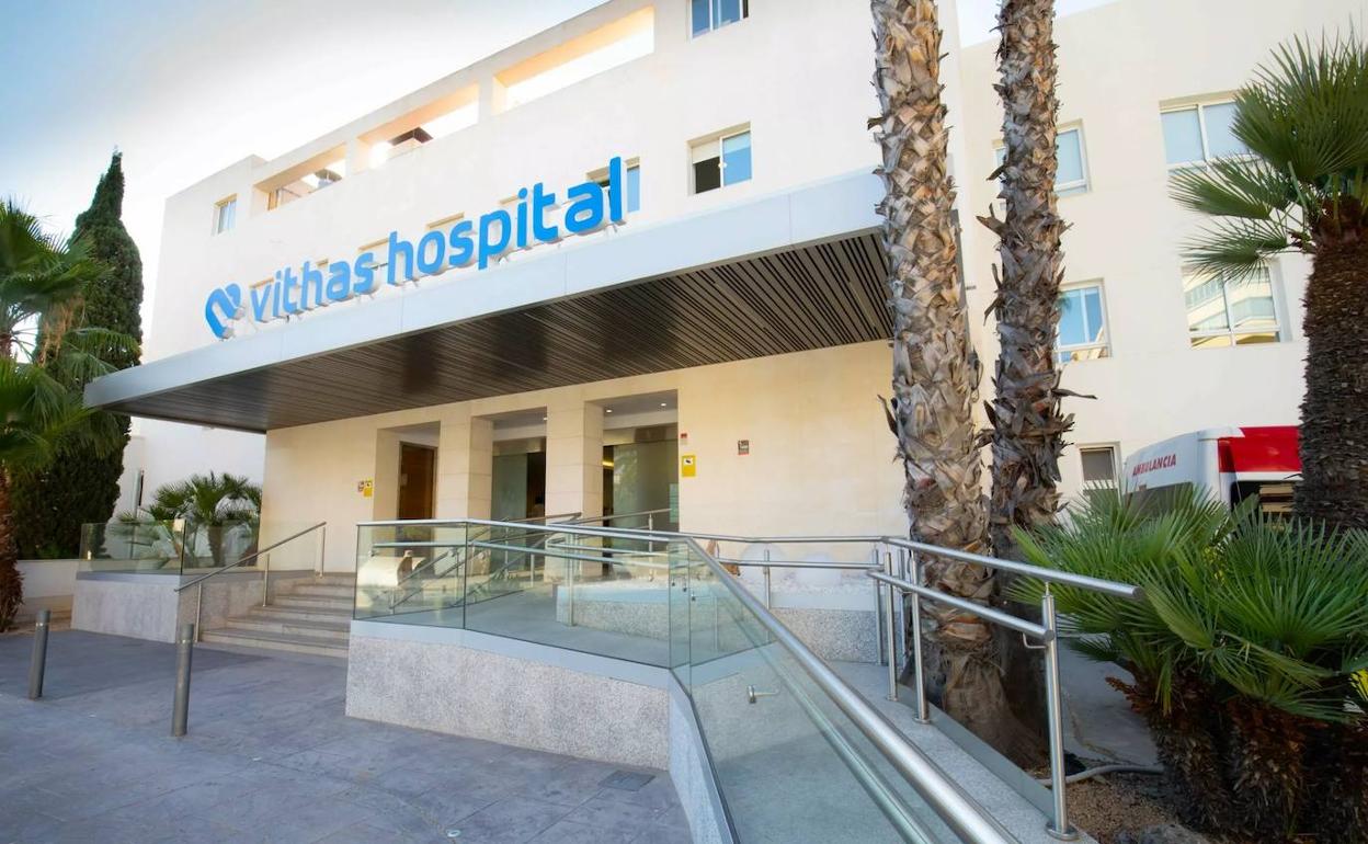 Entrada del Hospital Vithas en el antiguo Perpetuo Socorro 