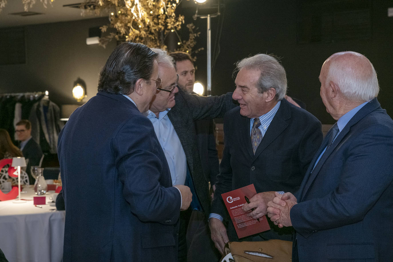 Fotos: El presidente de AC Hoteles, Antonio Catalán, protagoniza una ponencia en la Cámara de Comercio de Alicante