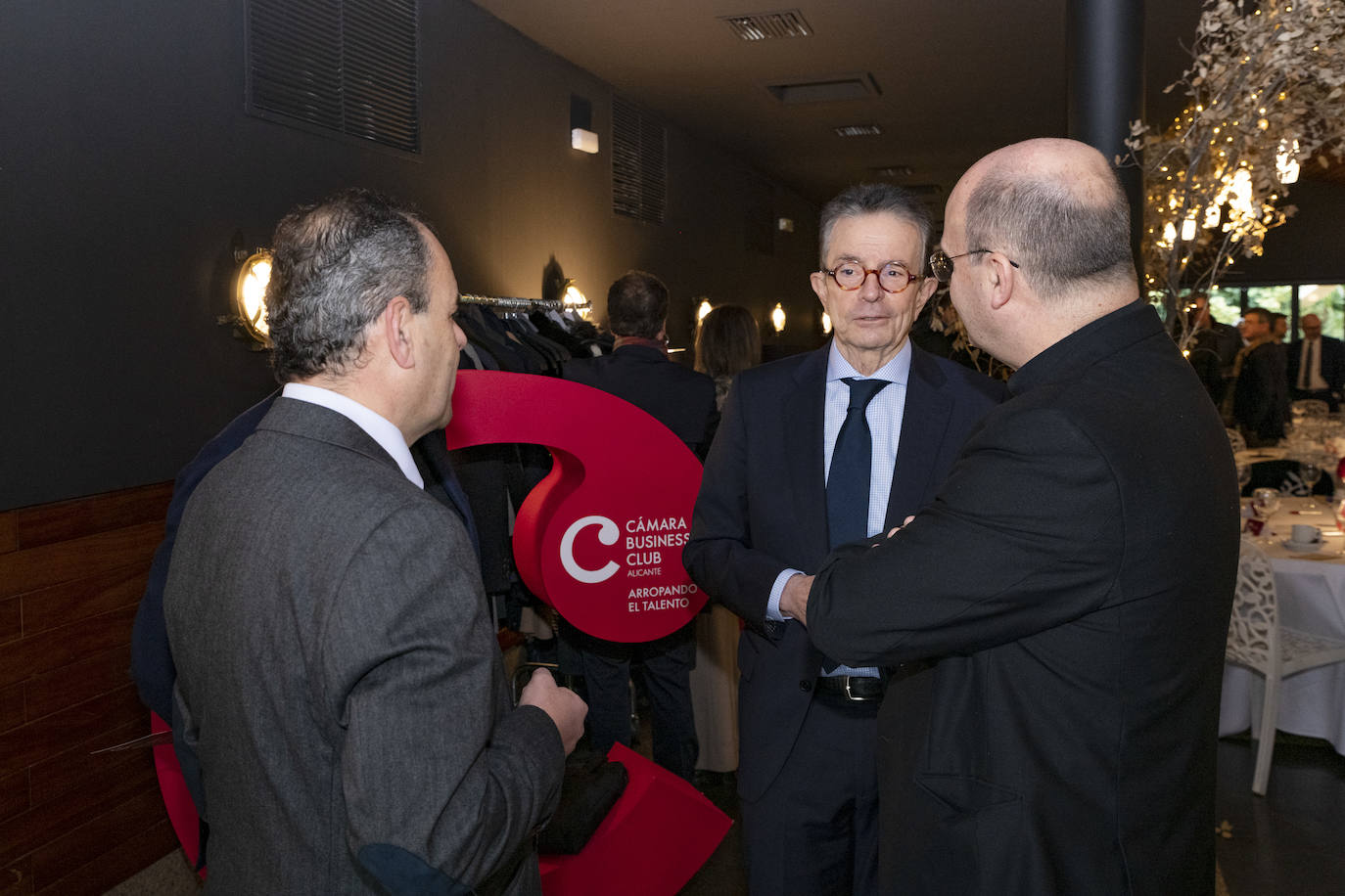 Fotos: El presidente de AC Hoteles, Antonio Catalán, protagoniza una ponencia en la Cámara de Comercio de Alicante