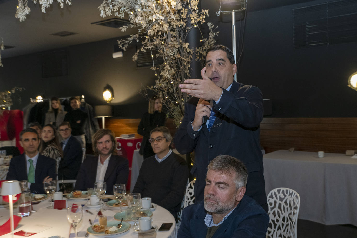 Fotos: El presidente de AC Hoteles, Antonio Catalán, protagoniza una ponencia en la Cámara de Comercio de Alicante