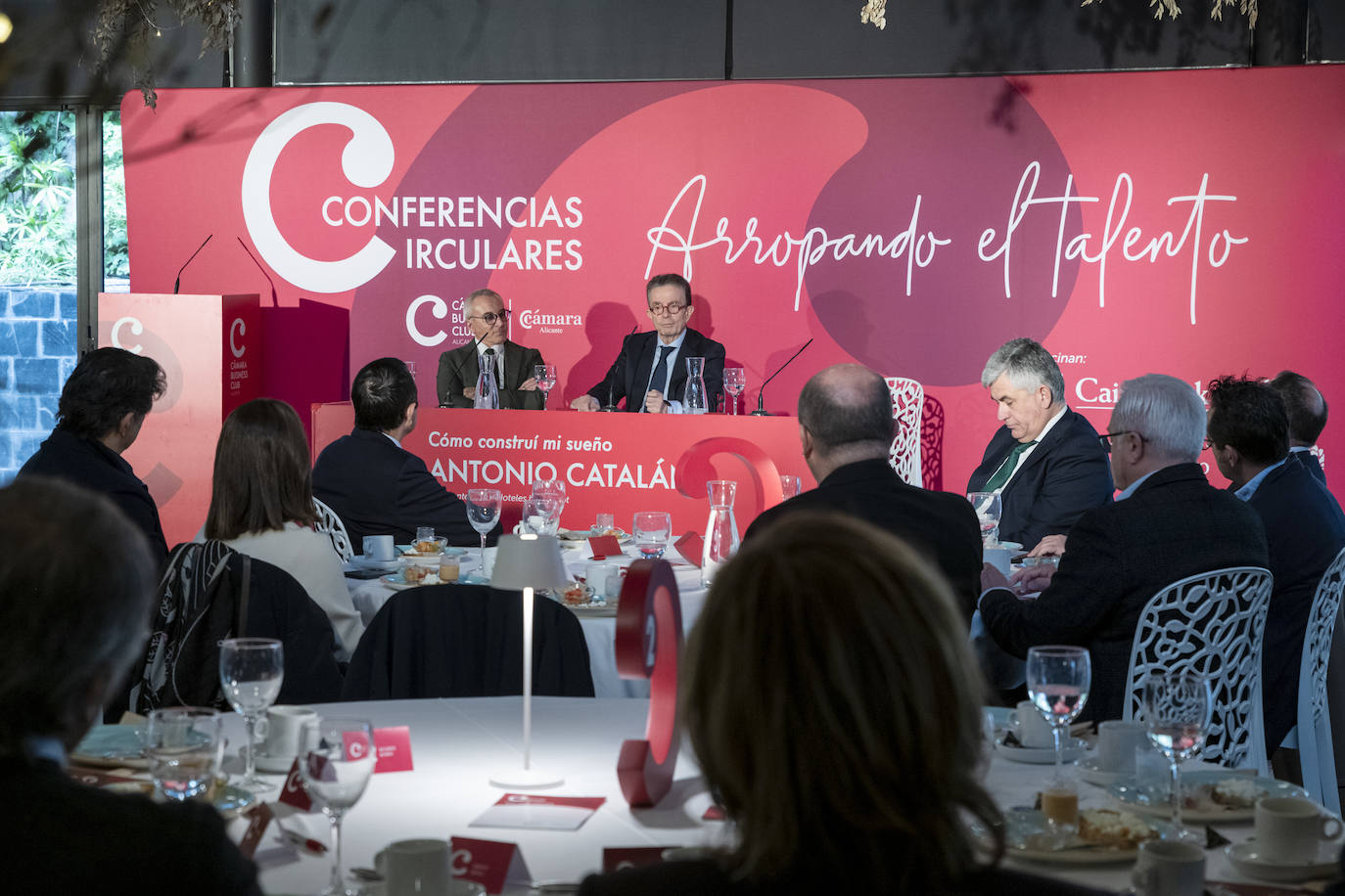 Fotos: El presidente de AC Hoteles, Antonio Catalán, protagoniza una ponencia en la Cámara de Comercio de Alicante