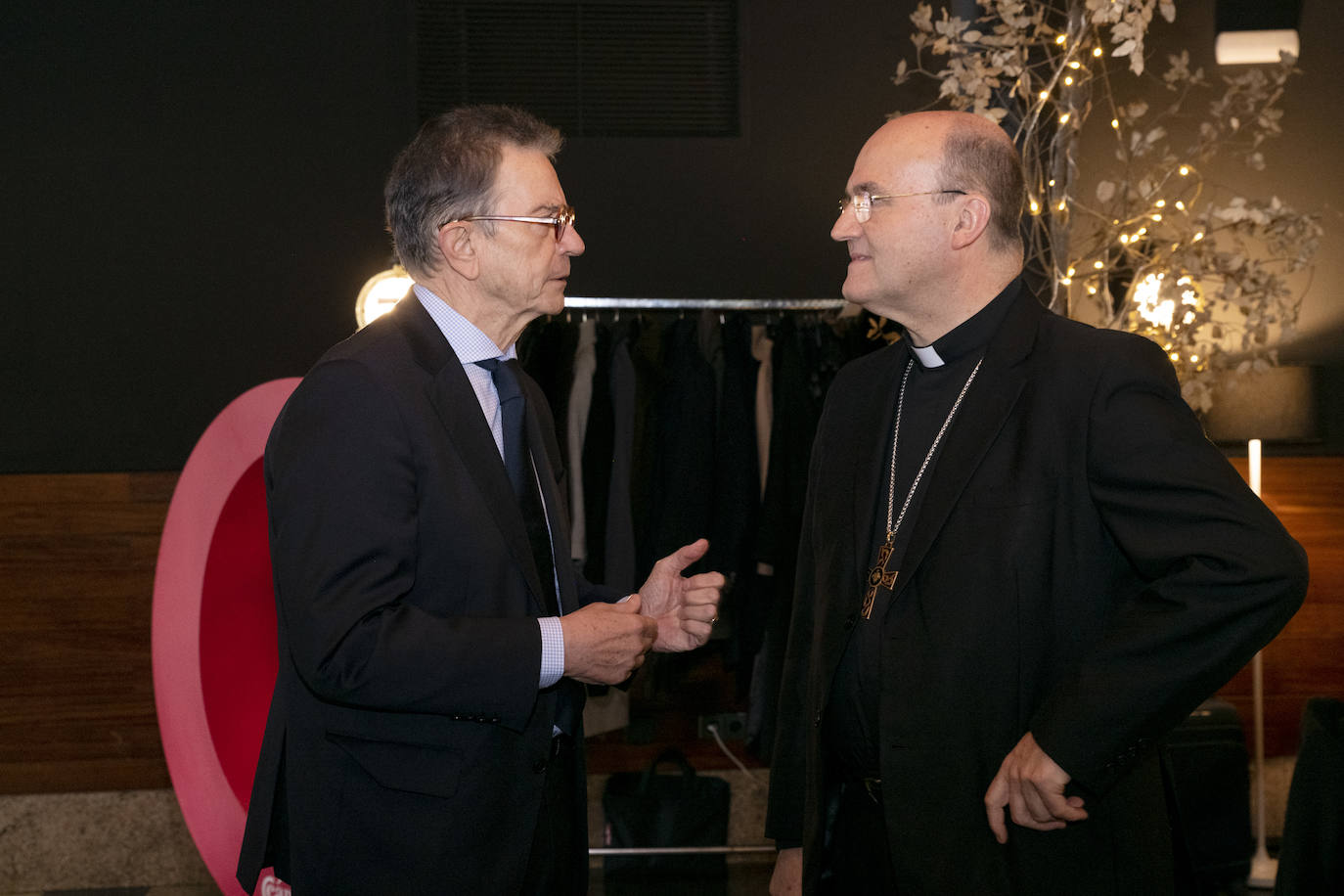 Fotos: El presidente de AC Hoteles, Antonio Catalán, protagoniza una ponencia en la Cámara de Comercio de Alicante