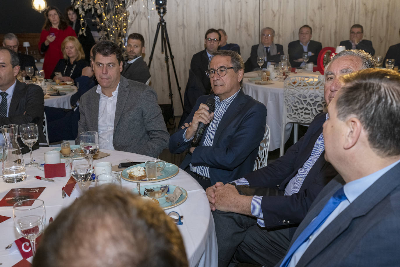 Fotos: El presidente de AC Hoteles, Antonio Catalán, protagoniza una ponencia en la Cámara de Comercio de Alicante