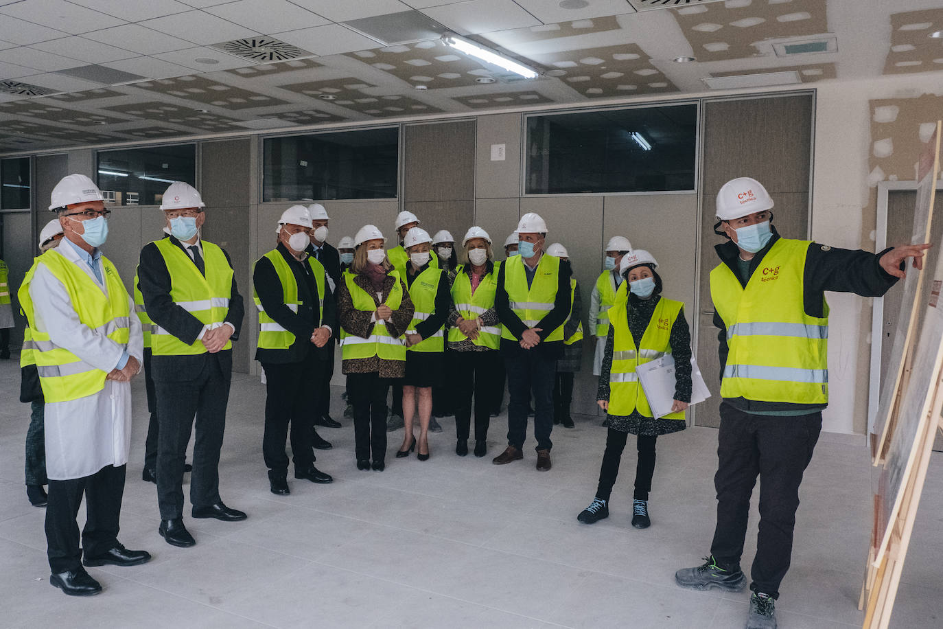 Fotos: Avanzan las obras en el edificio de Urgencias del Hospital General de Alicante | El presidente de la Generalitat Valenciana, Ximo Puig, y el conseller de Sanidad, Miguel Mínguez de visita